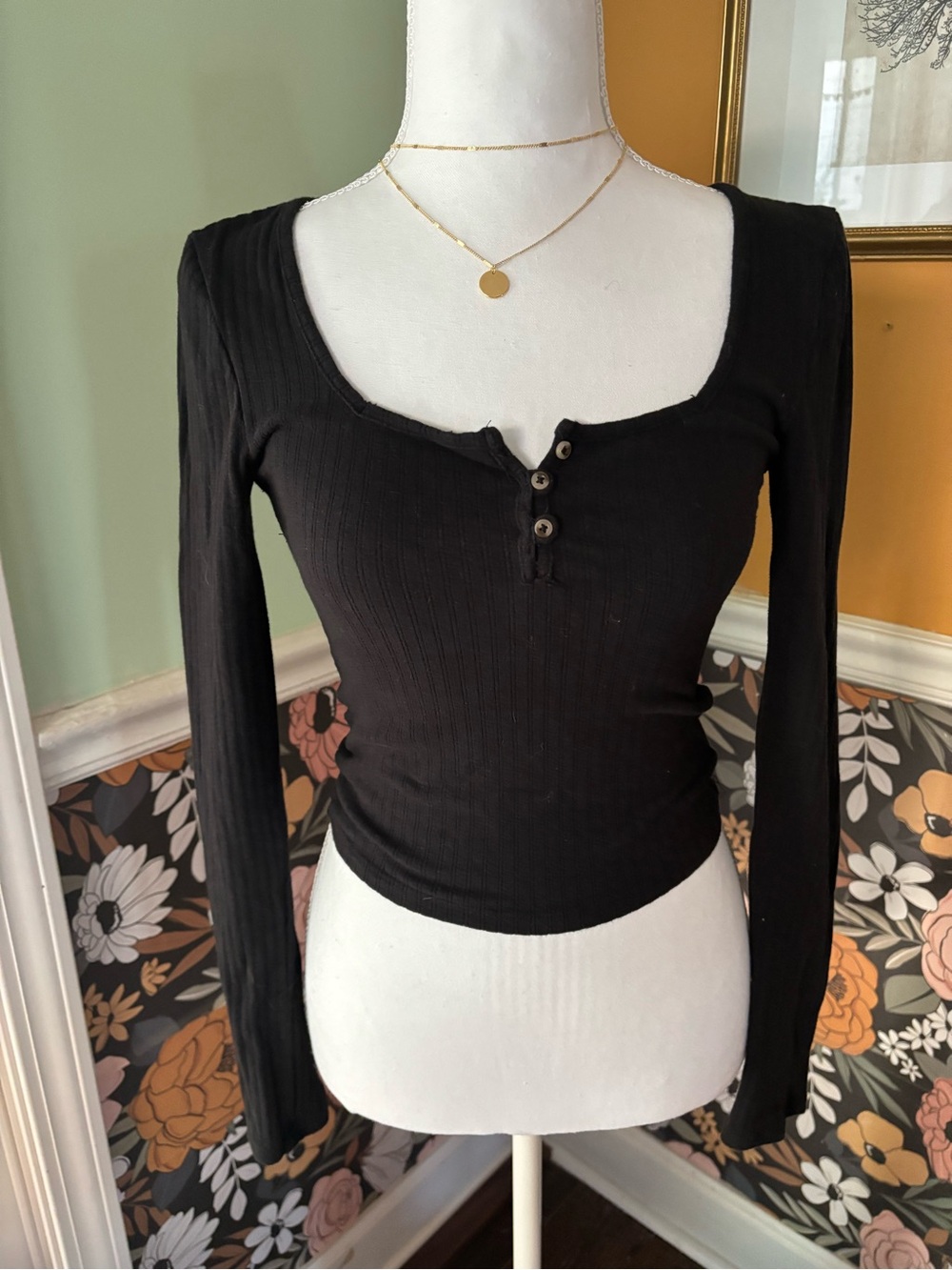 Lucky Brand Black Ribbed Scoop-Neck Henley Long Sleeve Top